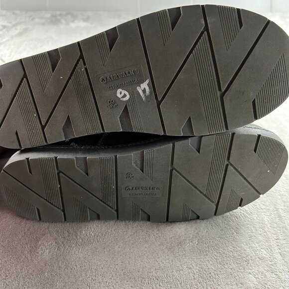 Women's Airwalk Grey Short Winter Boots Sz 8.5 Faux Fur lined Faux Suede Buckles - Picture 6 of 7